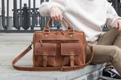 Roomy men's leather bag Buffett for laptop and belongings