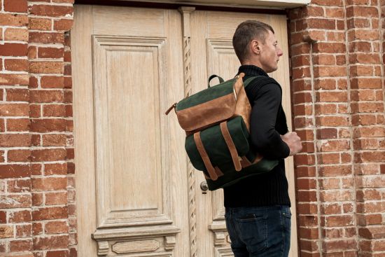 Кожаный мужской рюкзак для ноутбука