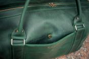 Кожаная мужская дорожная сумка зеленого цвета