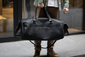 Чорна дорожня сумка Бізон із натуральної телячої шкіри